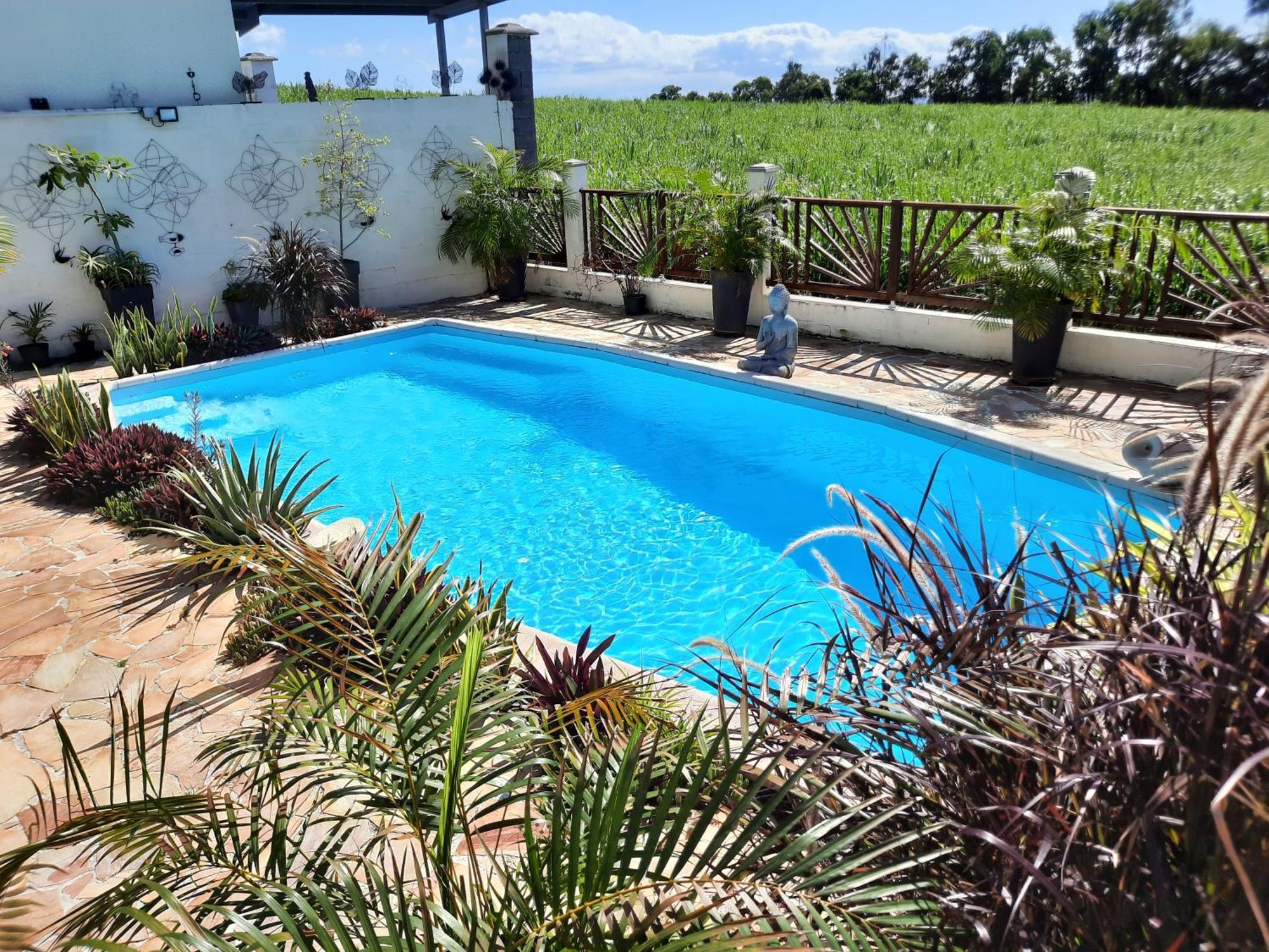 Joli Appartement, Piscine, Jacuzzi Sainte-Suzanne Kültér fotó