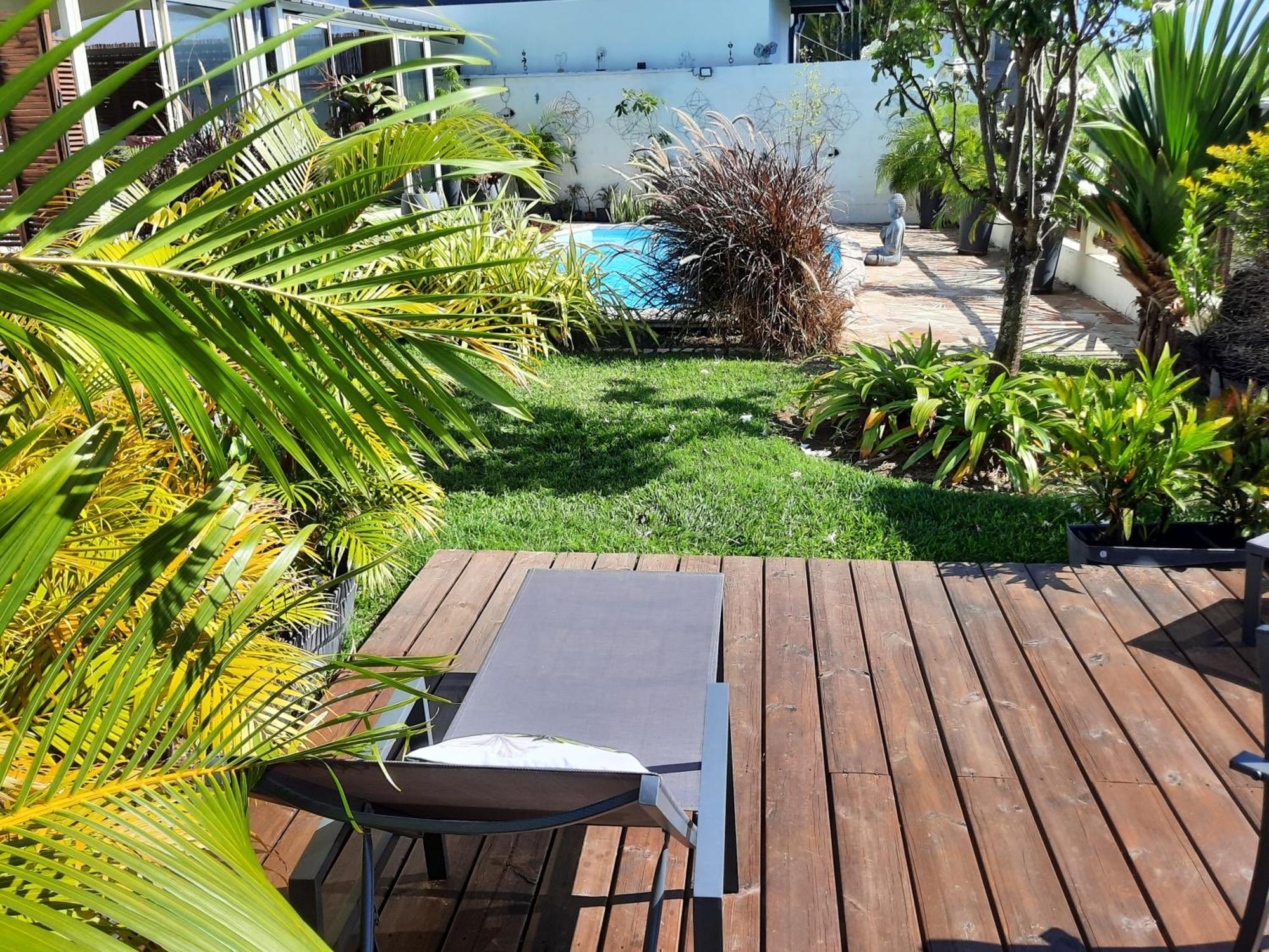 Joli Appartement, Piscine, Jacuzzi Sainte-Suzanne Kültér fotó